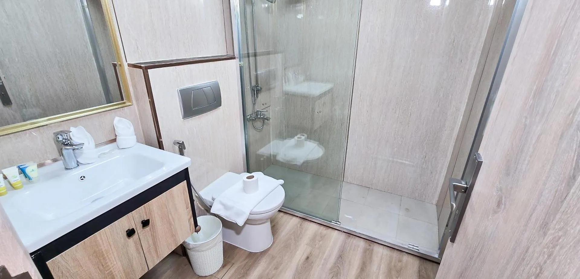 Newly Renovated One Bed Apartment D2-1215 Dubai 0*,  United Arab Emirates